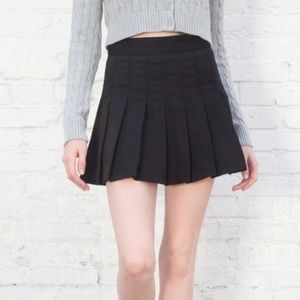 Brandy Melville pleated skirt